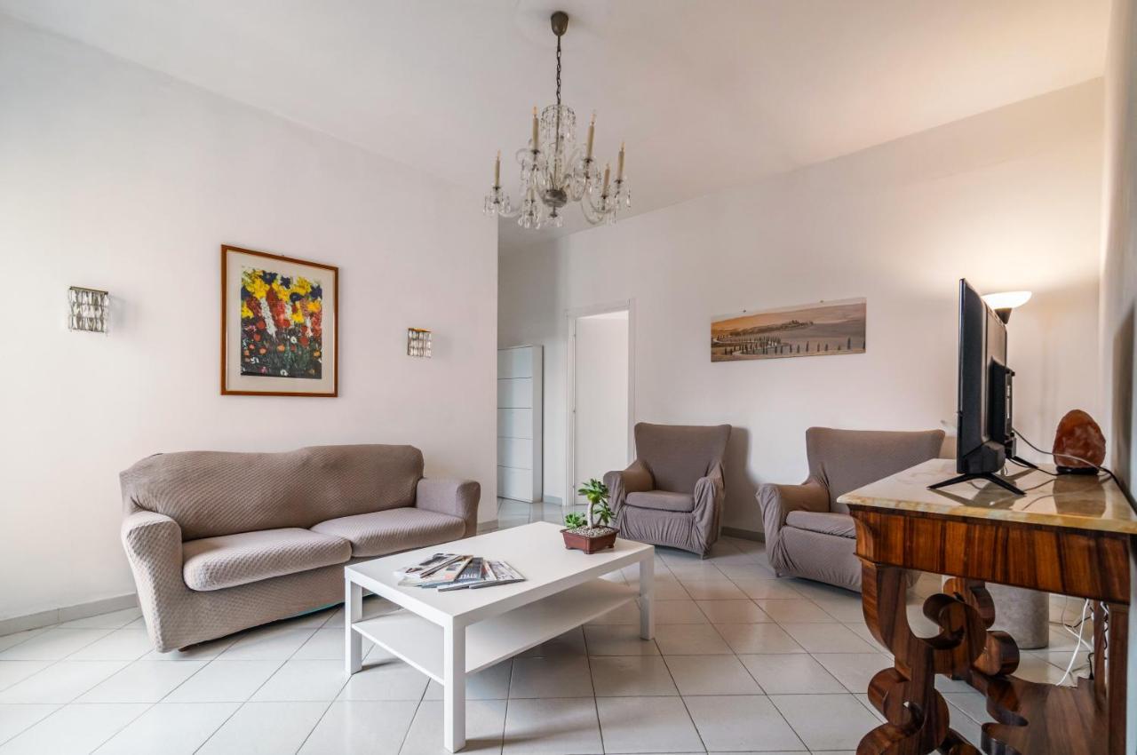Comfy Flat Steps Away From Siena Station! Apartment Exterior photo