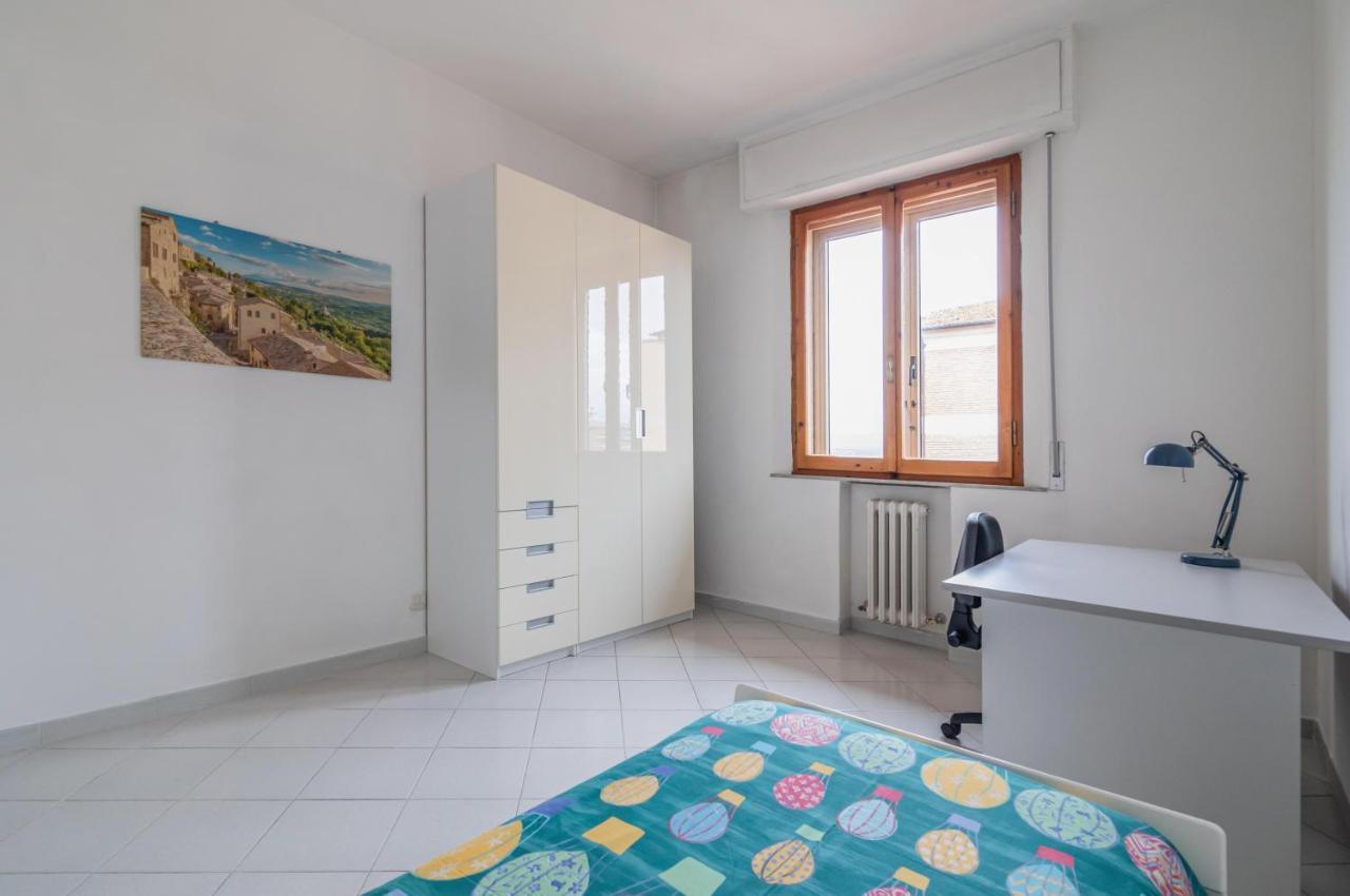 Comfy Flat Steps Away From Siena Station! Apartment Exterior photo