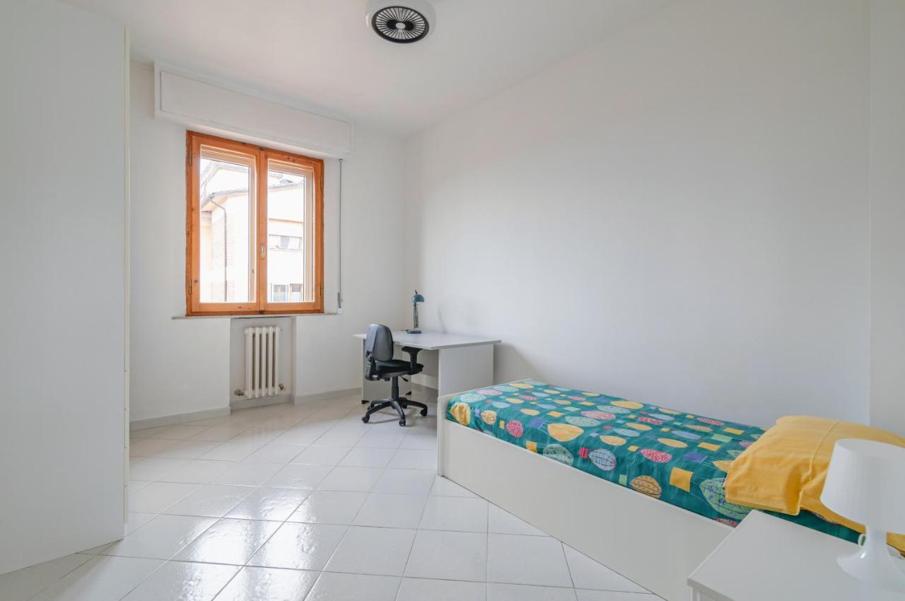 Comfy Flat Steps Away From Siena Station! Apartment Exterior photo