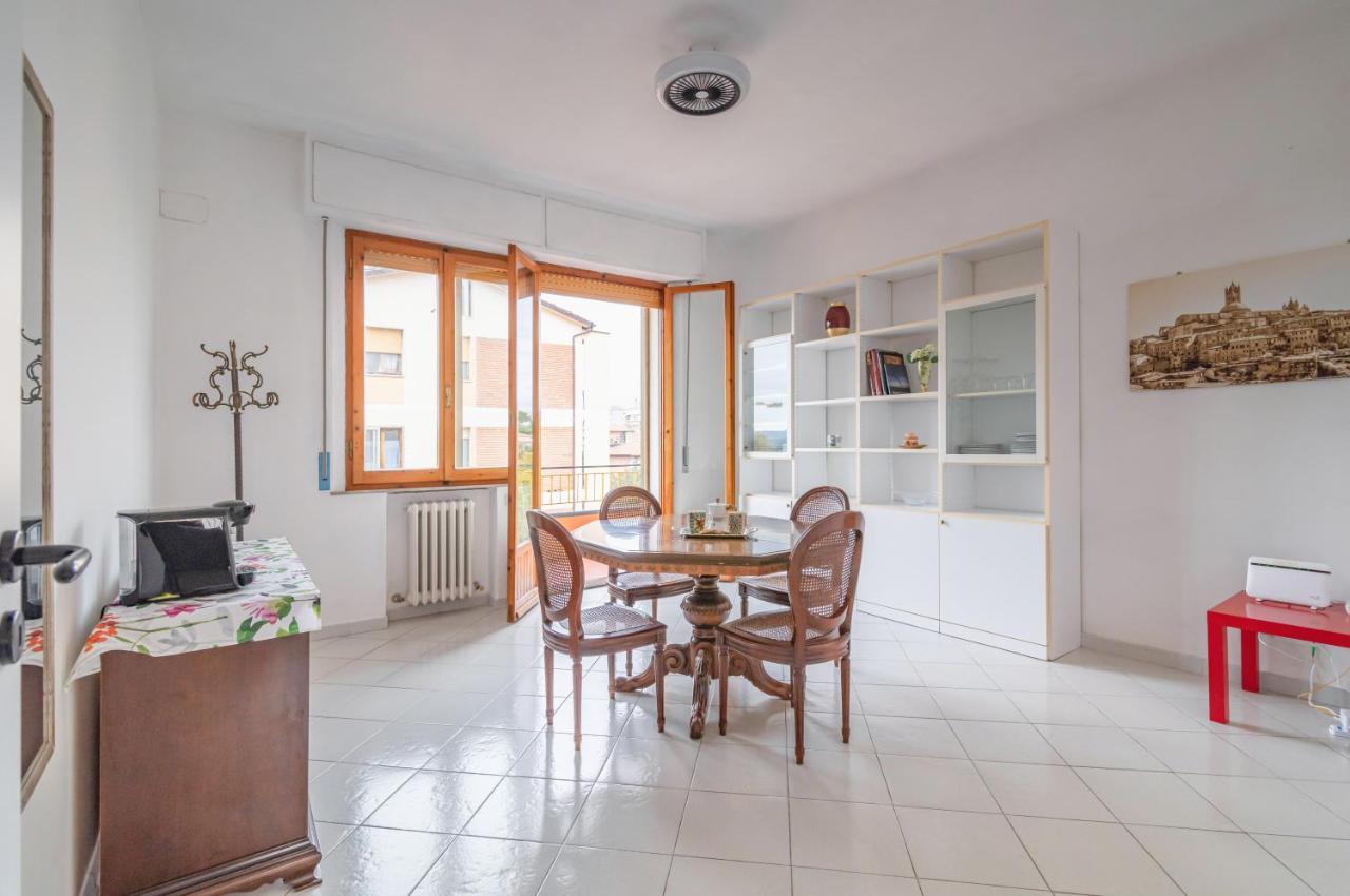 Comfy Flat Steps Away From Siena Station! Apartment Exterior photo