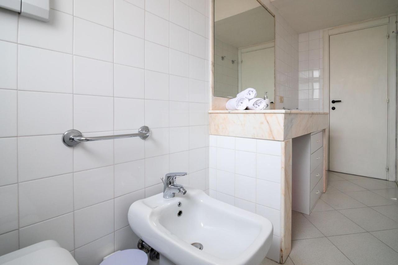 Comfy Flat Steps Away From Siena Station! Apartment Exterior photo
